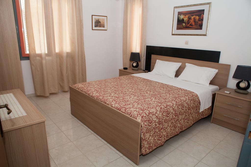 Palmira Apartments Makrýgialos Værelse billede