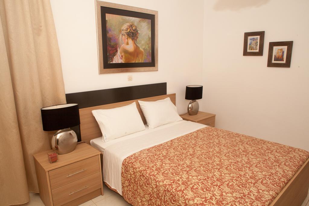 Palmira Apartments Makrýgialos Eksteriør billede