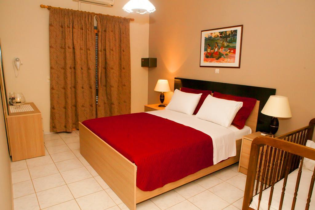 Palmira Apartments Makrýgialos Eksteriør billede
