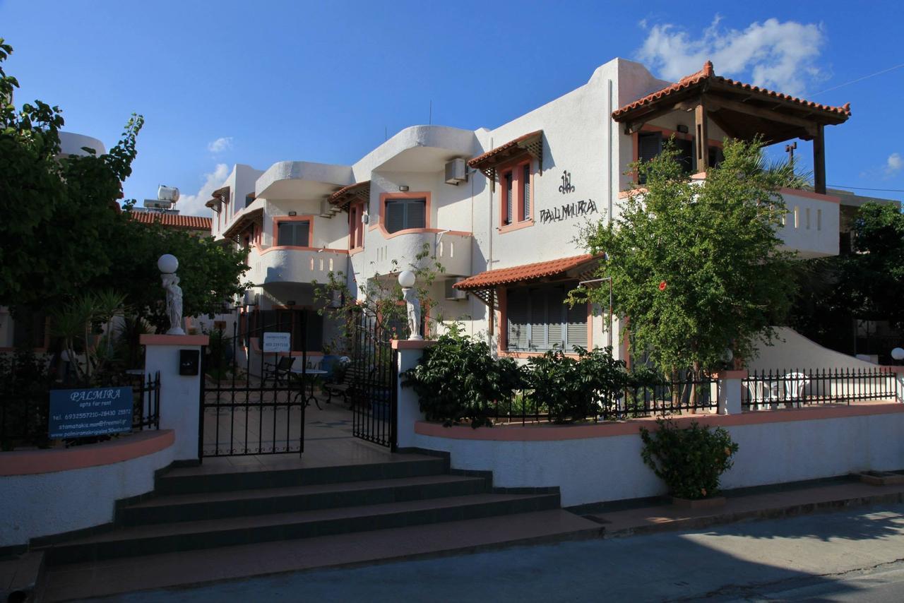 Palmira Apartments Makrýgialos Eksteriør billede