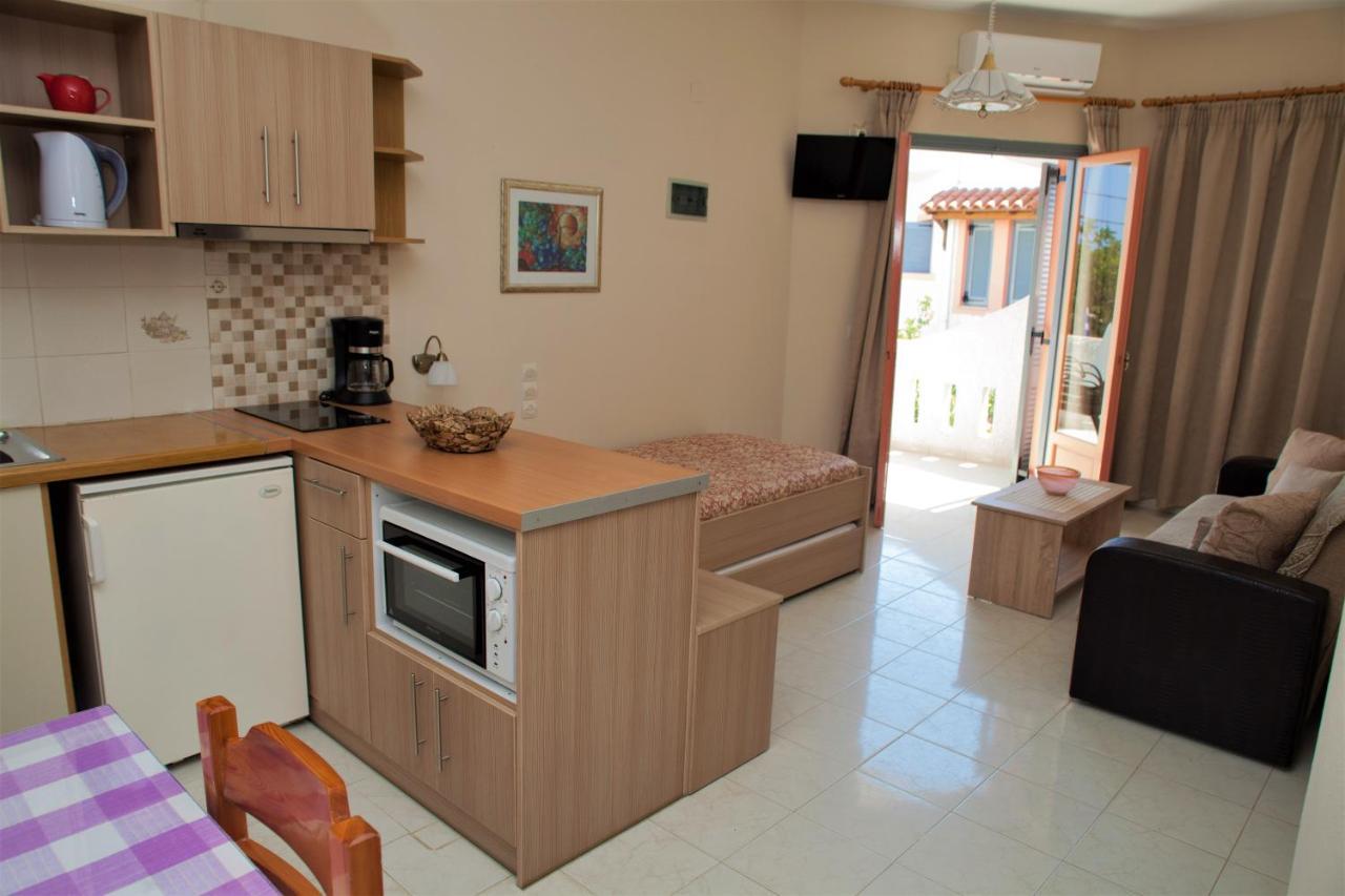 Palmira Apartments Makrýgialos Eksteriør billede