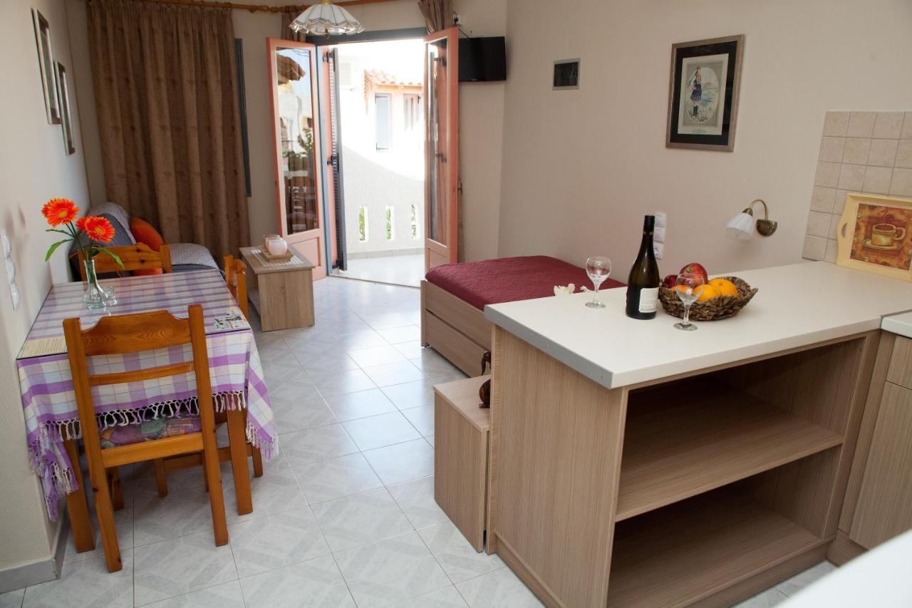 Palmira Apartments Makrýgialos Eksteriør billede