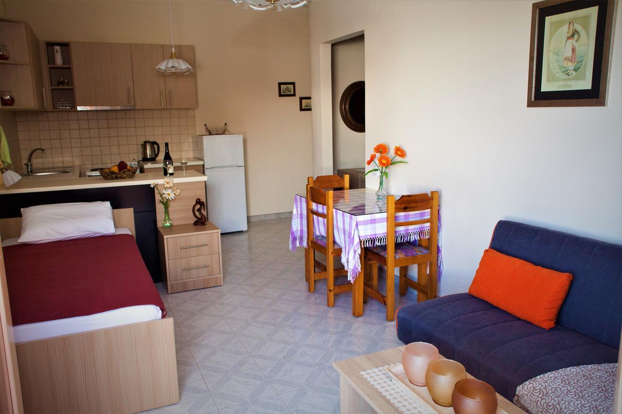Palmira Apartments Makrýgialos Eksteriør billede